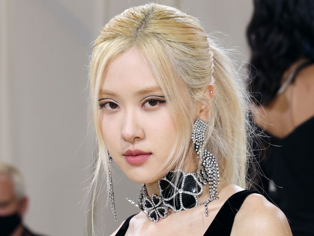 Rosé New Zealand-South Korean singer-songwriter
