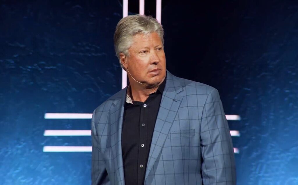 Robert Morris, Gateway Church founding pastor