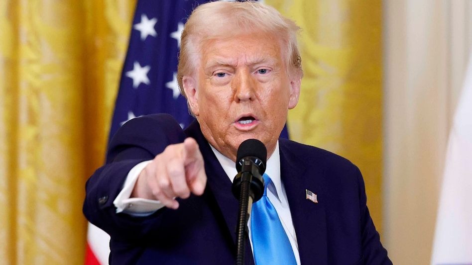 US President Trump Threatens to Invoke Insurrection Act 