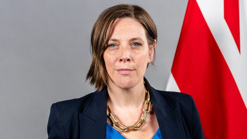 Minister apologises to victims over handling of grooming gangs inquiry