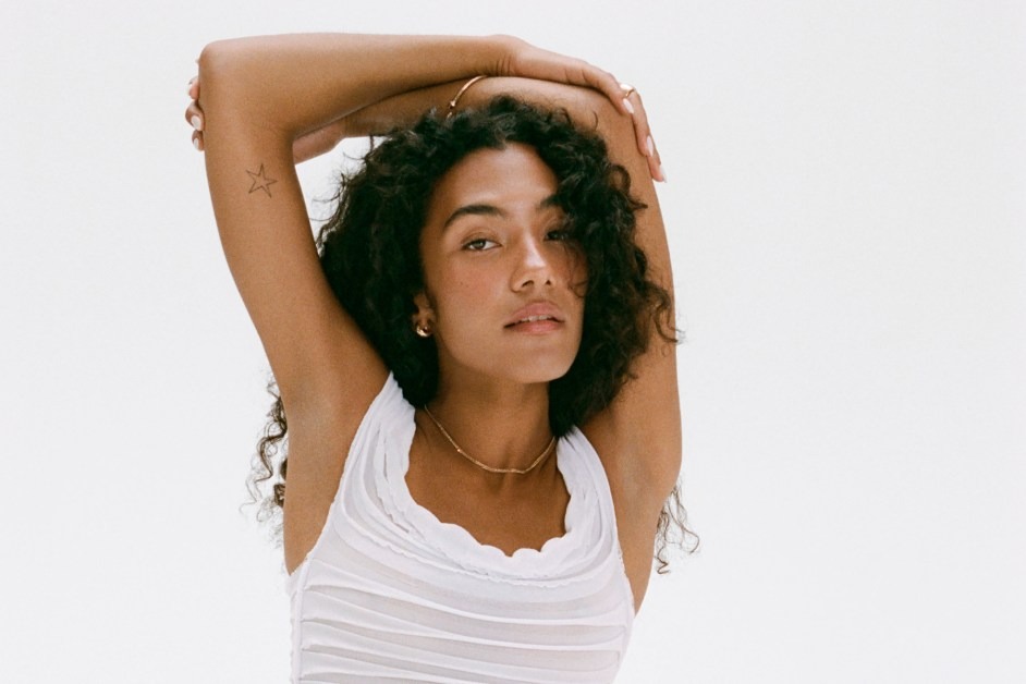 Olivia Dean is an English singer and songwriter. She has released two studio albums: Messy and The Art of Loving