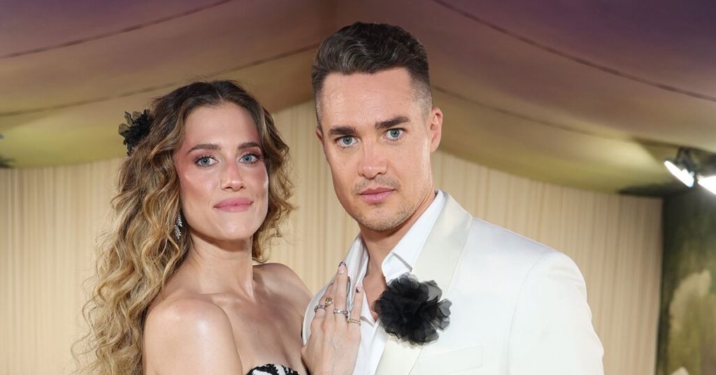 Allison Williams Confirms Secret Marriage to Alexander Dreymon 