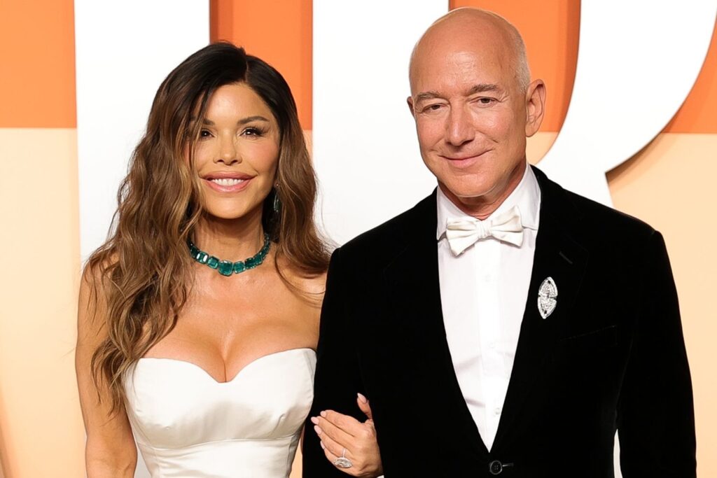 Lauren Sanchez Stuns With Striking New Look, Celebrities React