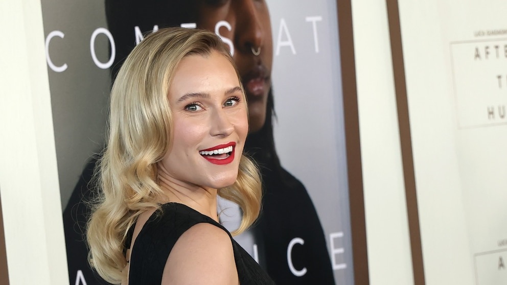 Nora Garrett is a writer, actress, and director living in Los Angeles.