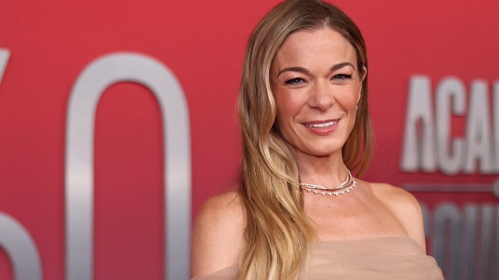 LeAnn Rimes – Biography, Early Stardom, Music Journey, Comeback & Lasting Legacy