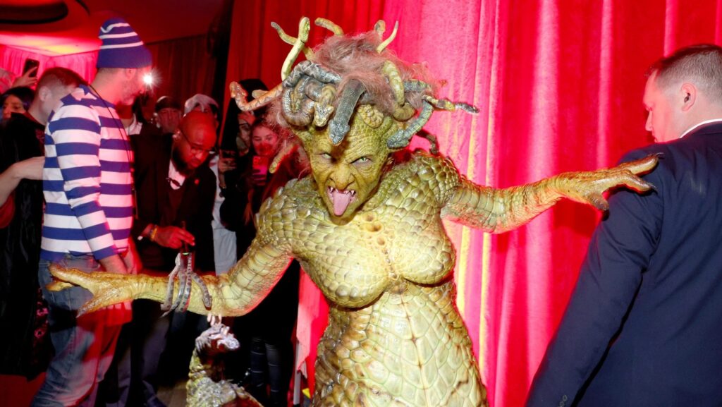 Heidi Klum's Halloween costume reveal
