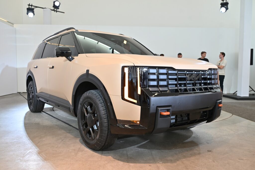 2027 Kia Telluride | Kia's Boxy Family Hauler Gets Bigger 