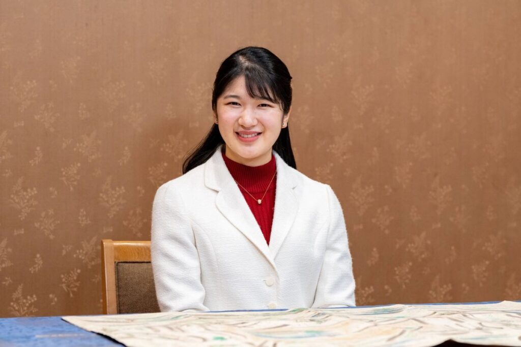 Princess Aiko's increasing popularity is sparking discussions about changing Japan's male-only succession law.