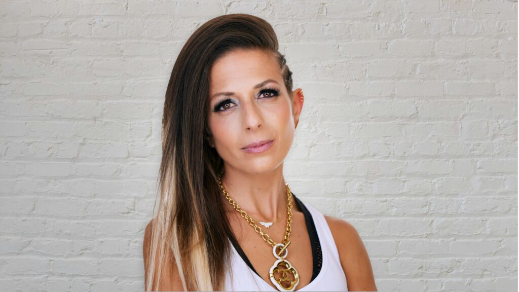 Lisa Bilyeu: Entrepreneur and Internet Personality Inspiring Women