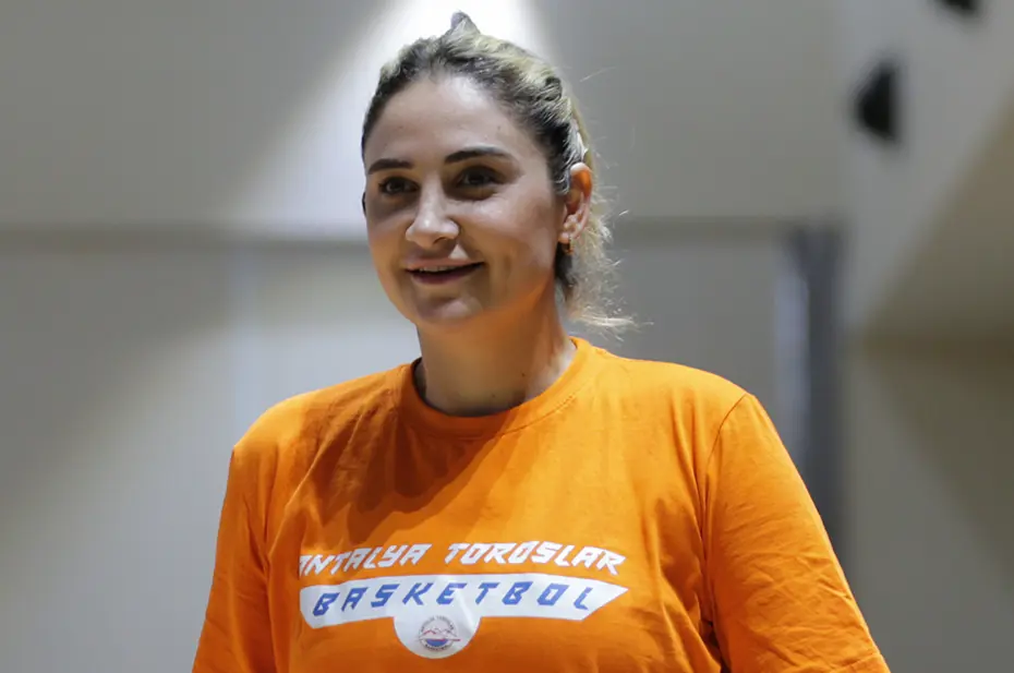 Selen Erdem’s life, basketball playing career, and coaching journey in this simple and easy-to-read article.