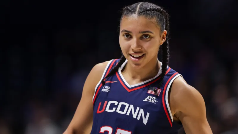 American basketball Queen Azzi Fudd Biography, Stats, UConn Career & Future